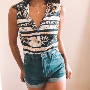 🌸Vintage Sleeveless Button Up